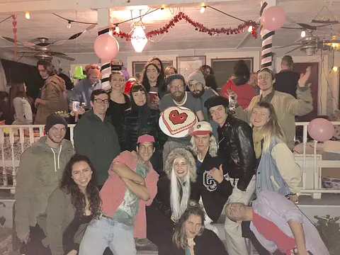 Love Is Moving - Στιγμιότυπα